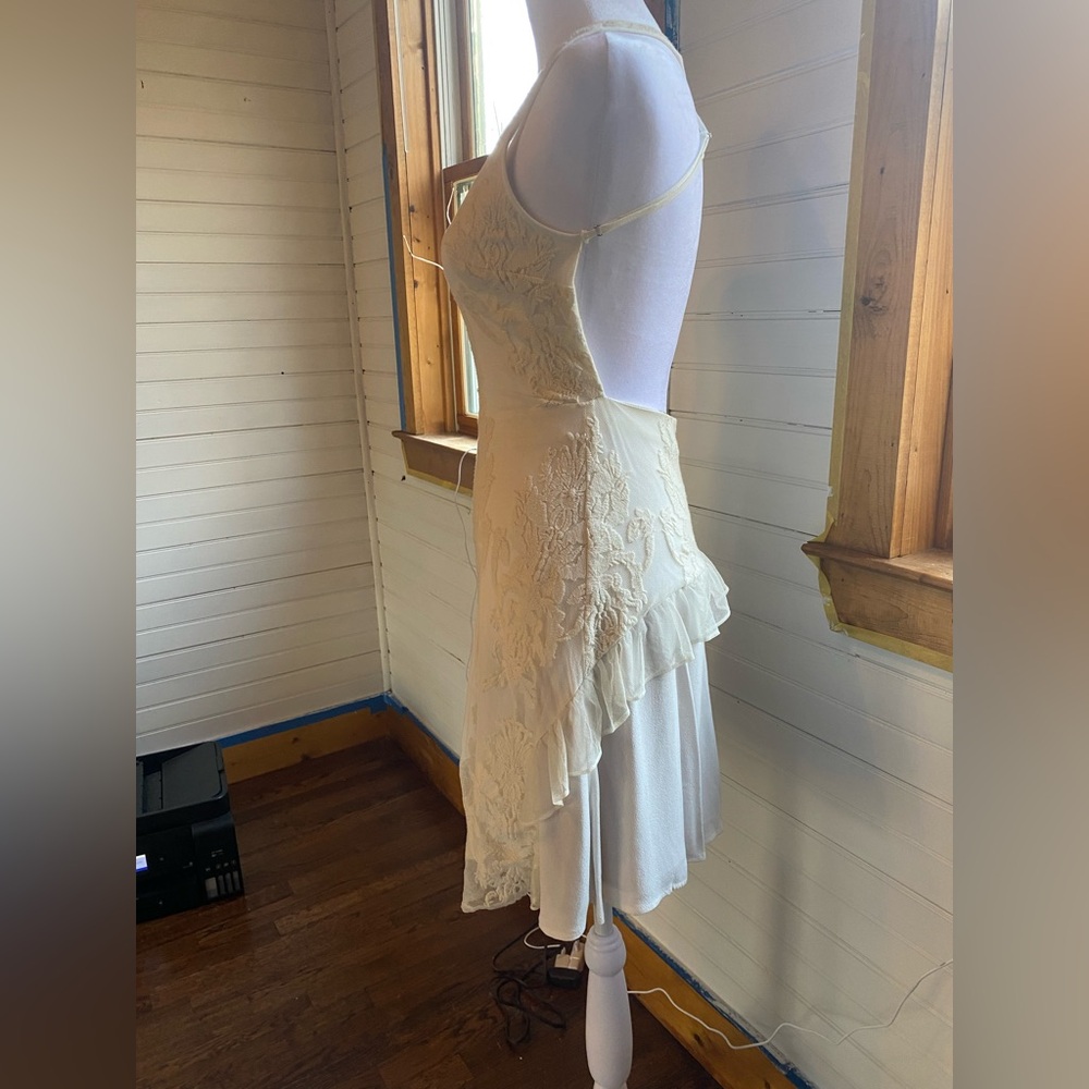 Madison Marcus Elegant Cream Lace Dress - Picture 3 of 9